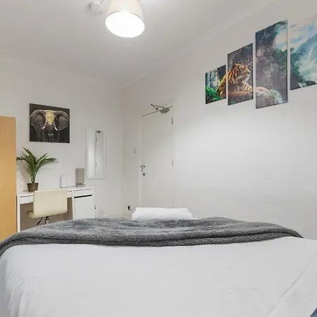 Cozy Retreat With 4 Bedrooms For Up To 10 Guests * London