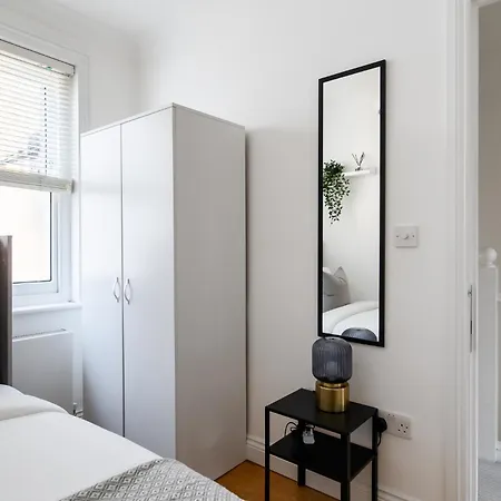 4br 2ba House By Livestay Short Lets & Serviced Near Oxford Circus With 2 Private Patios Holiday home London