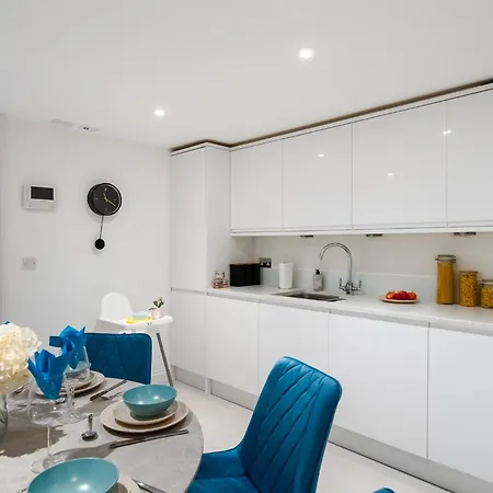 4br 2ba House By Livestay Short Lets & Serviced Near Oxford Circus With 2 Private Patios Holiday home