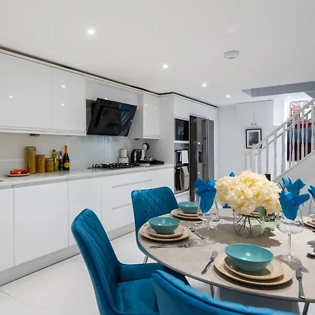 Holiday home 4br 2ba House By Livestay Short Lets & Serviced Near Oxford Circus With 2 Private Patios London