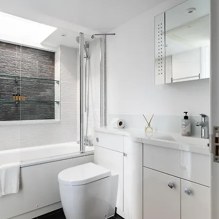 4br 2ba House By Livestay Short Lets & Serviced Near Oxford Circus With 2 Private Patios London