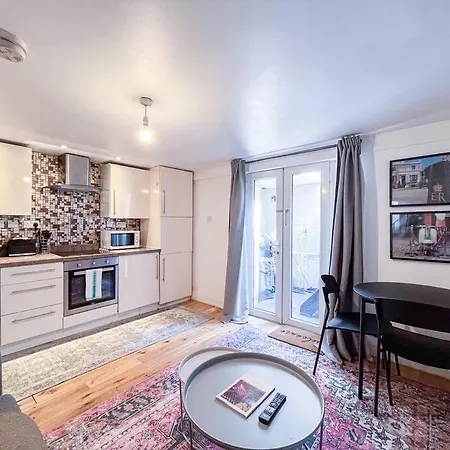 Stylish Camden B2 London