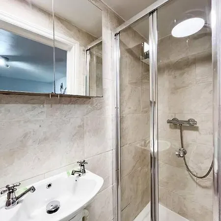 Stylish Camden B2 Apartment