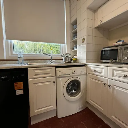 Homestay 303 Upminster Road North *