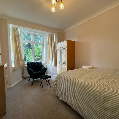303 Upminster Road North Homestay