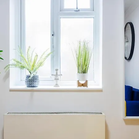 2 Bedroom Charming & Magnificent Flat Apartment *