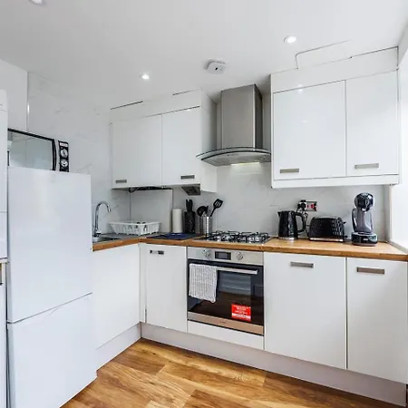 2 Bedroom Charming & Magnificent Flat * London