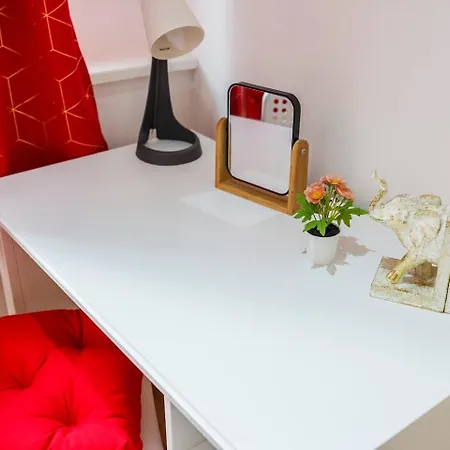2 Bedroom Charming & Magnificent Flat London