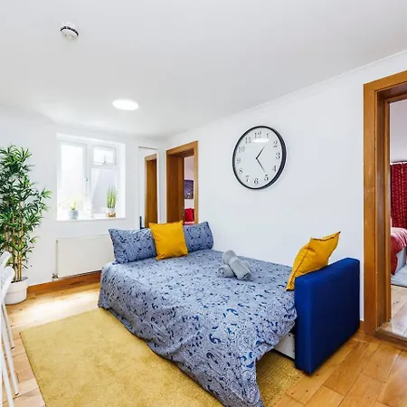 Apartment 2 Bedroom Charming & Magnificent Flat *