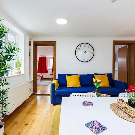2 Bedroom Charming & Magnificent Flat * London