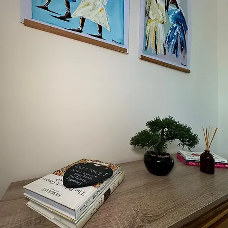 Enyo House London Apartment