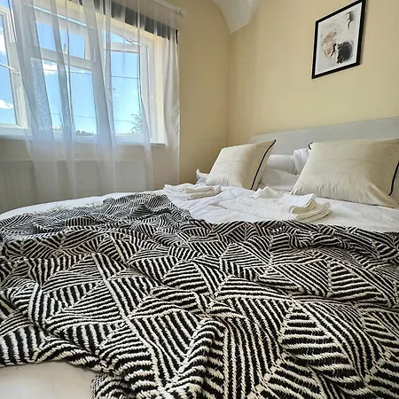 Enyo House London Apartment Brentford