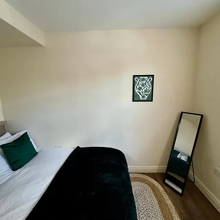 Enyo House London Apartment
