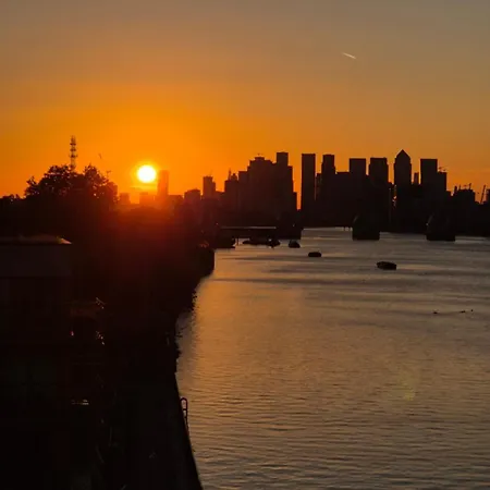 公寓 Spacious And Sunny Flat L River Balcony View ! 伦敦