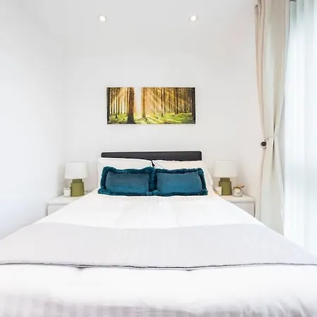 Contemporary 2 Bedroom Flat In Canary Wharf * London