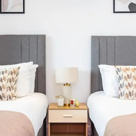 Contemporary 2 Bedroom Flat In Canary Wharf Apartment