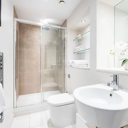 Apartment Contemporary 2 Bedroom Flat In Canary Wharf London