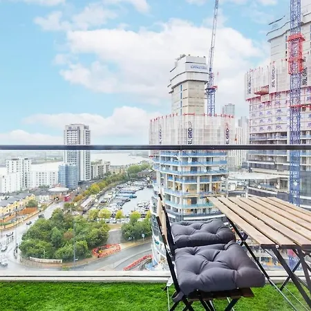 Contemporary 2 Bedroom Flat In Canary Wharf Apartment *
