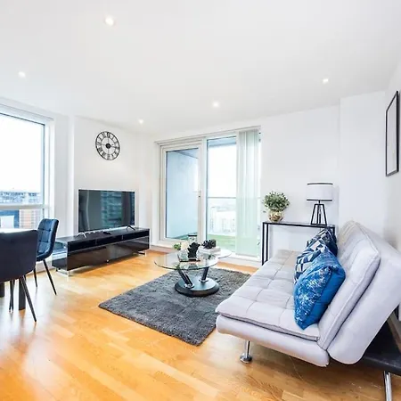 Contemporary 2 Bedroom Flat In Canary Wharf