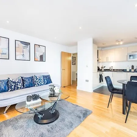 Contemporary 2 Bedroom Flat In Canary Wharf *