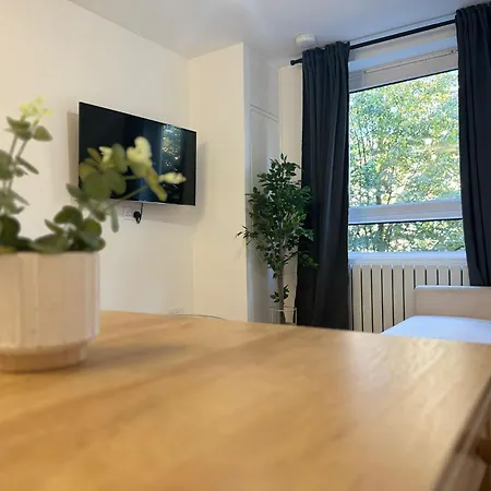 Lovely 1 Bedroom In Heart Of East Apartment