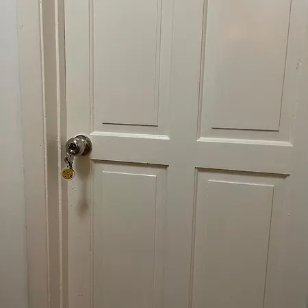 Large Double Bedroom 10 Minutes To Pensión *