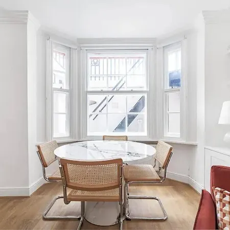 Chic Chelsea Steps From Kings Road Londyn