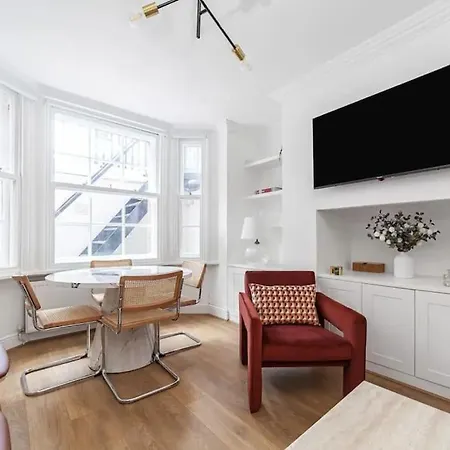 Chic Chelsea Steps From Kings Road *
