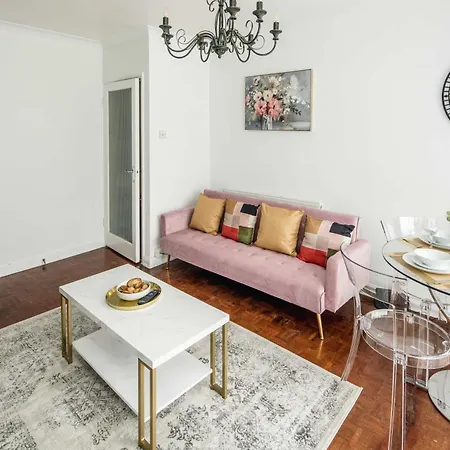 Apartment Chatsworth Ground Floor Apartment!