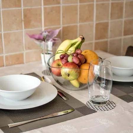 Chatsworth Ground Floor Apartment! *