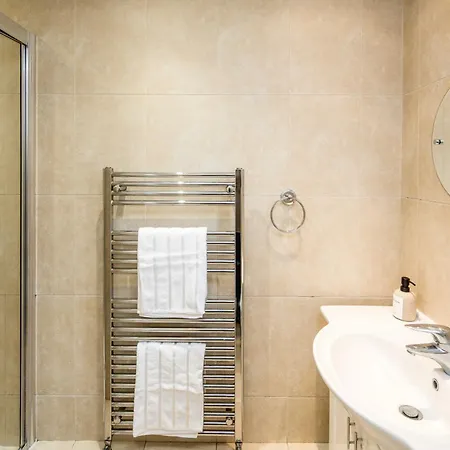 Apartment Chatsworth Ground Floor Apartment!