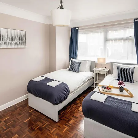 Chatsworth Ground Floor Apartment! Apartment *