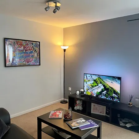 Charming And Spacious 1-bedroom Flat In Hampstead