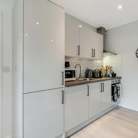 Lavish - 5 Minutes From Tottenham Stadium Spurs Apartment *