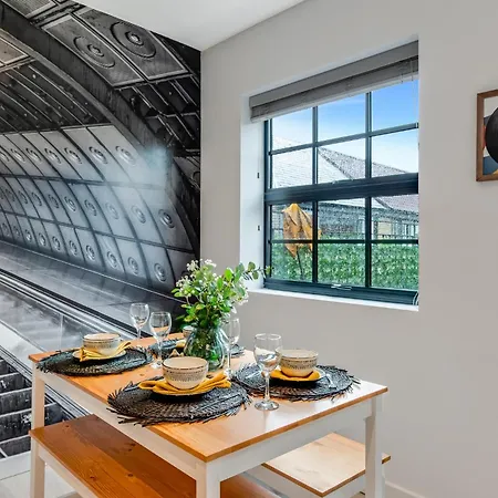 Apartment Lavish - 5 Minutes From Tottenham Stadium Spurs *