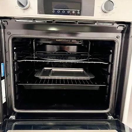 Vibrant 30min To & Free Wifi Apartment *