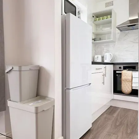 Vibrant 30min To & Free Wifi * London