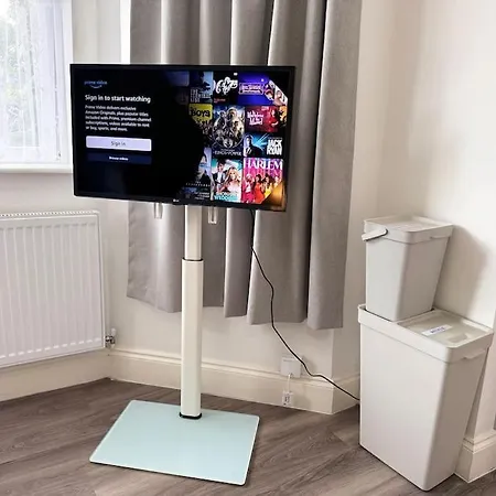 Vibrant 30min To & Free Wifi Apartment *