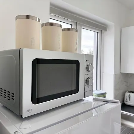 Vibrant 30min To & Free Wifi Apartment London