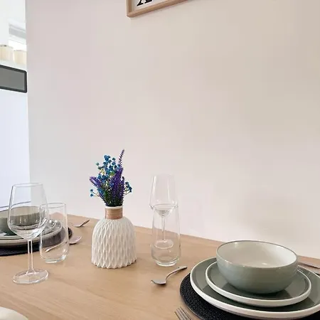 Vibrant 30min To & Free Wifi Apartment