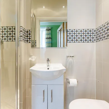 Gower Hotel 3*