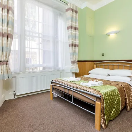 Gower Hotel 3*