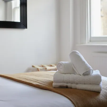 Ultimate Retreat - La Reserve South Kensington Apartment *