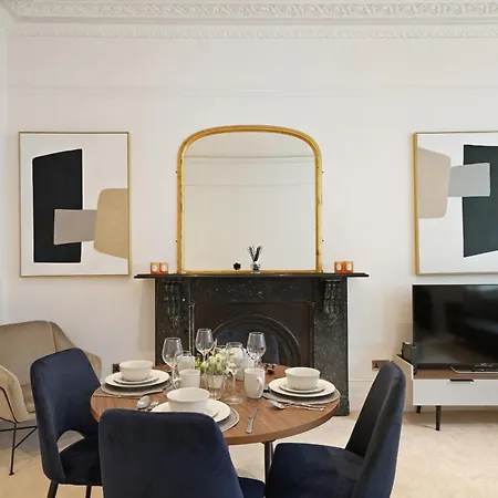 The Luxe Sanctuary - La Reserve Knightsbridge Apartment *