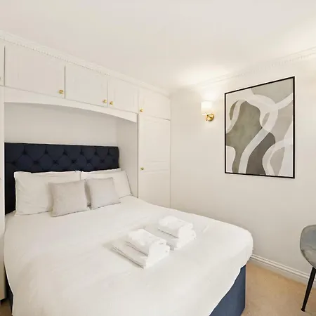 The Luxe Sanctuary - La Reserve Knightsbridge Apartment