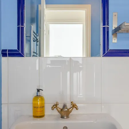 Cosy 1bd Flat Views And Easy Transport Links