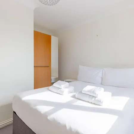 Cosy 1bd Flat Views And Easy Transport Links *