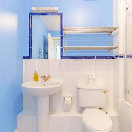 Cosy 1bd Flat Views And Easy Transport Links Apartment