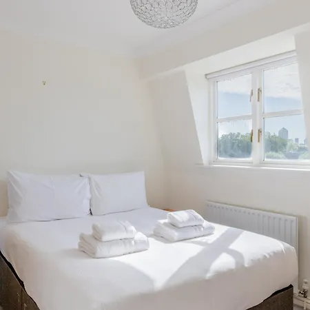 Cosy 1bd Flat Views And Easy Transport Links Apartment London