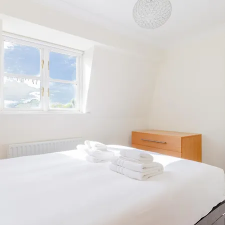 Cosy 1bd Flat Views And Easy Transport Links